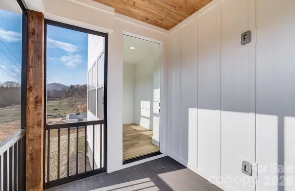 $595,000 | 4 South Martha Kate Drive, Hendersonville, NC 28792