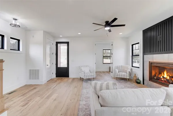 $595,000 | 4 South Martha Kate Drive, Hendersonville, NC 28792