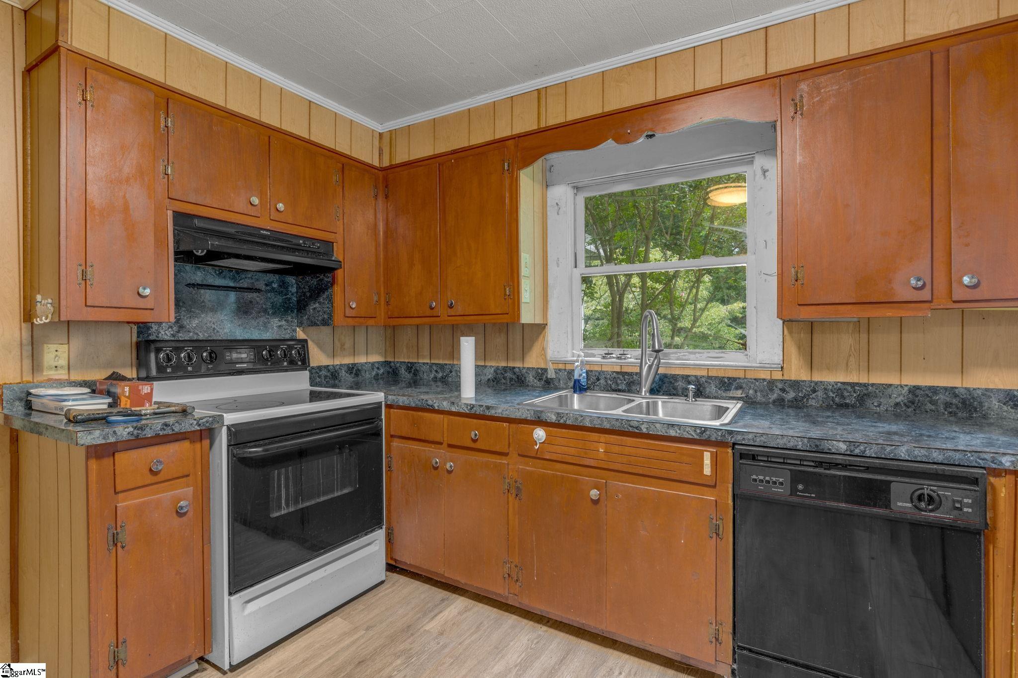 1133 Mile Creek Road Pickens, SC 29671 - Photo 4 of 12 Gallery Image 4