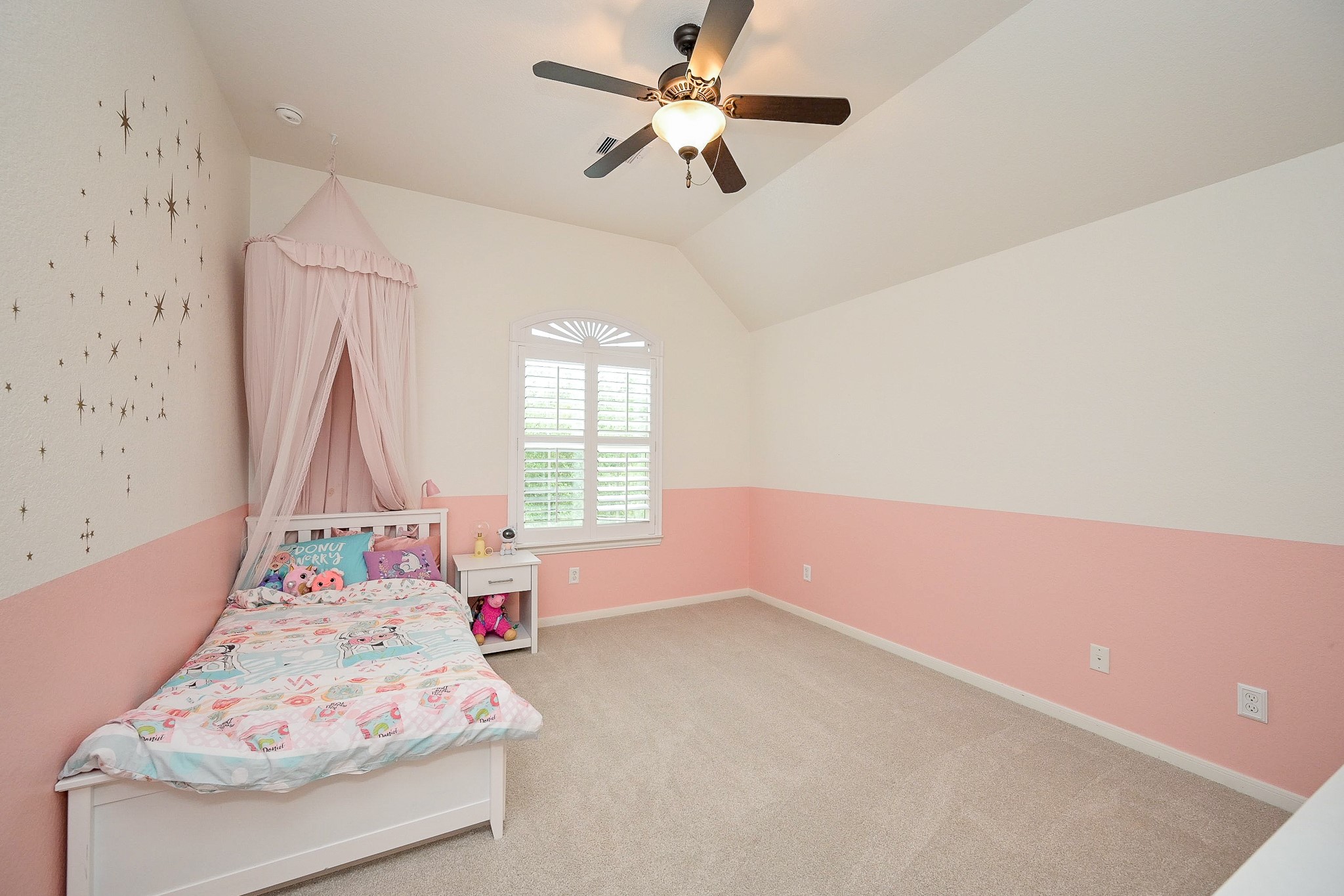 11 South Victoriana Circle Spring, TX 77389 - Photo 30 of 38 a bedroom with a bed and a window