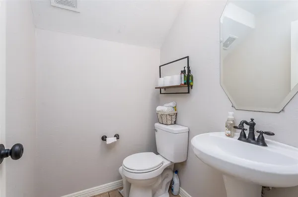 $2,700 | 6142 Bradie Court, League City, TX 77573