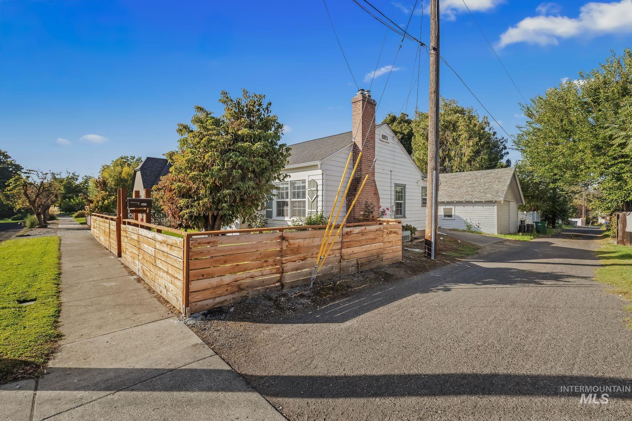 420 4th Street Lewiston, ID 83501 - Photo 34 of 38 Wood fence defining property boundary
