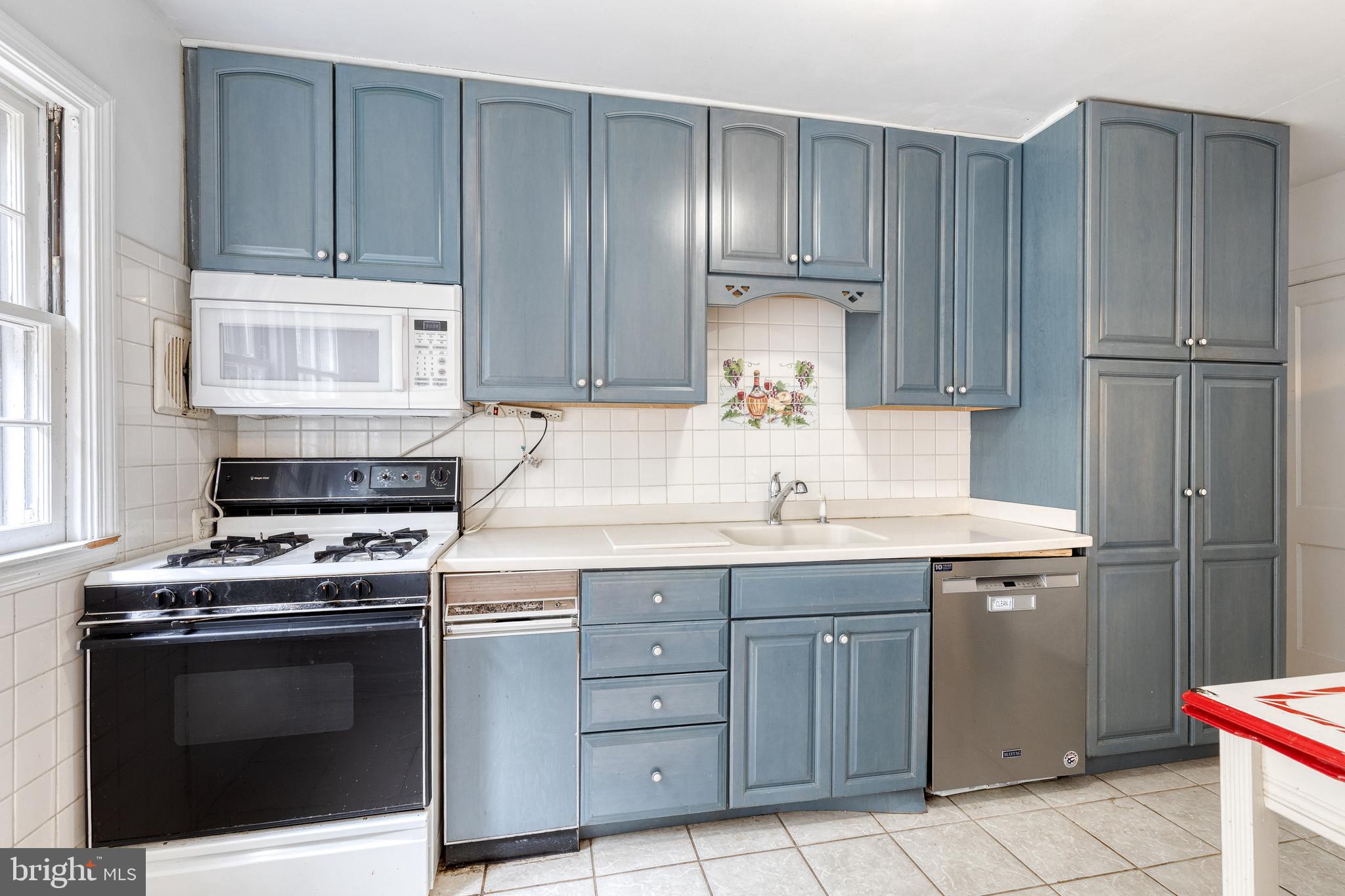 934 Radcliffe Road Towson, MD 21204 - Photo 9 of 25 Kitchen
