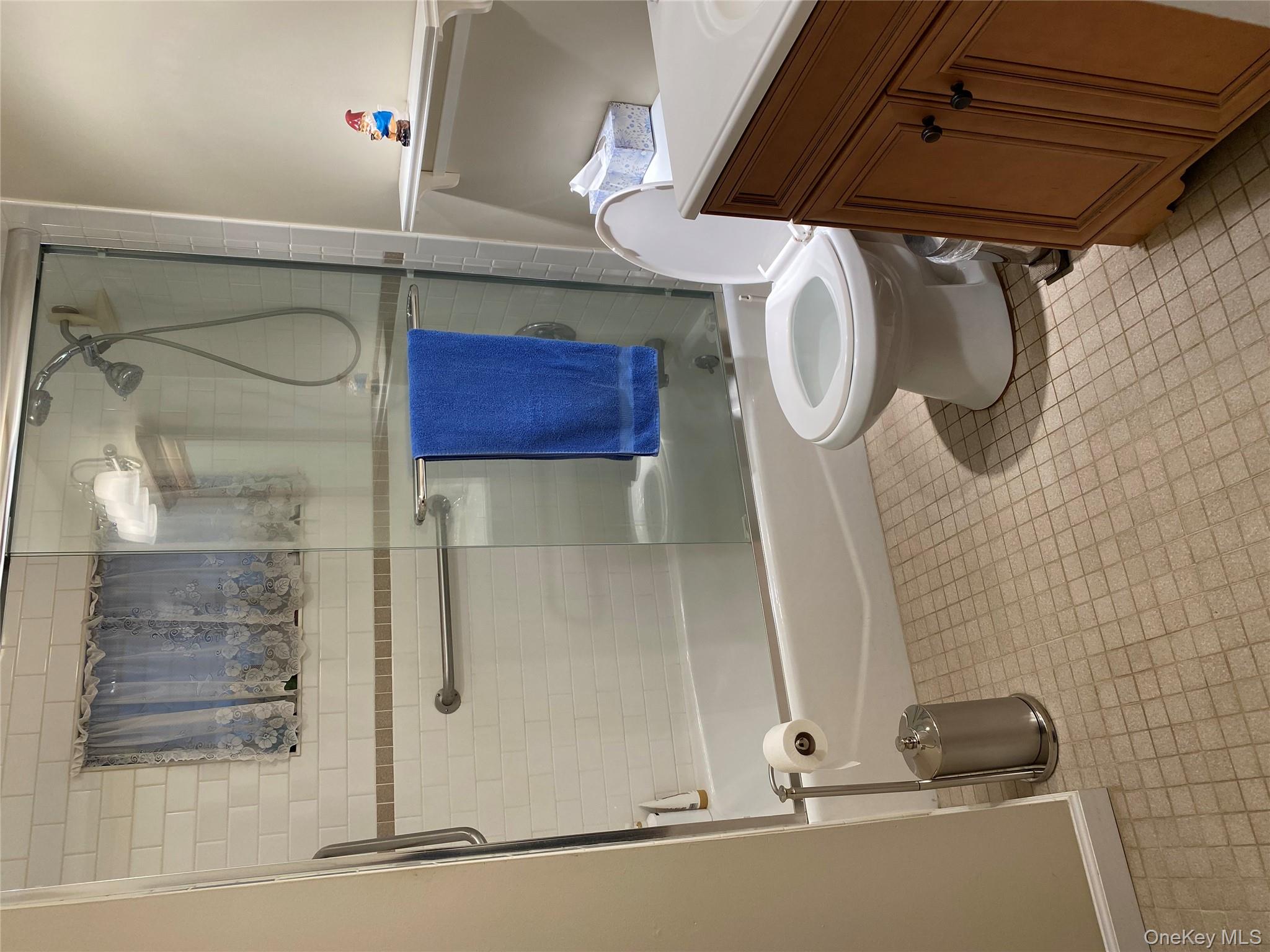 433 Browns Road Nesconset, NY 11767 - Photo 25 of 47 a bathroom with a toilet a sink and bathtub