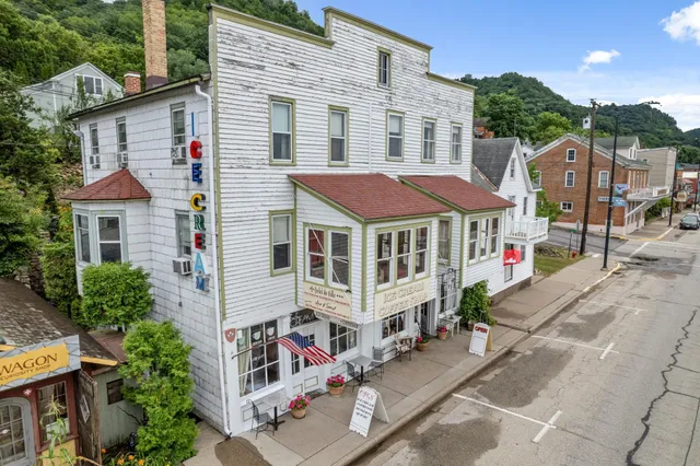 $389,900 | 305 North Main Street, Alma, WI 54610