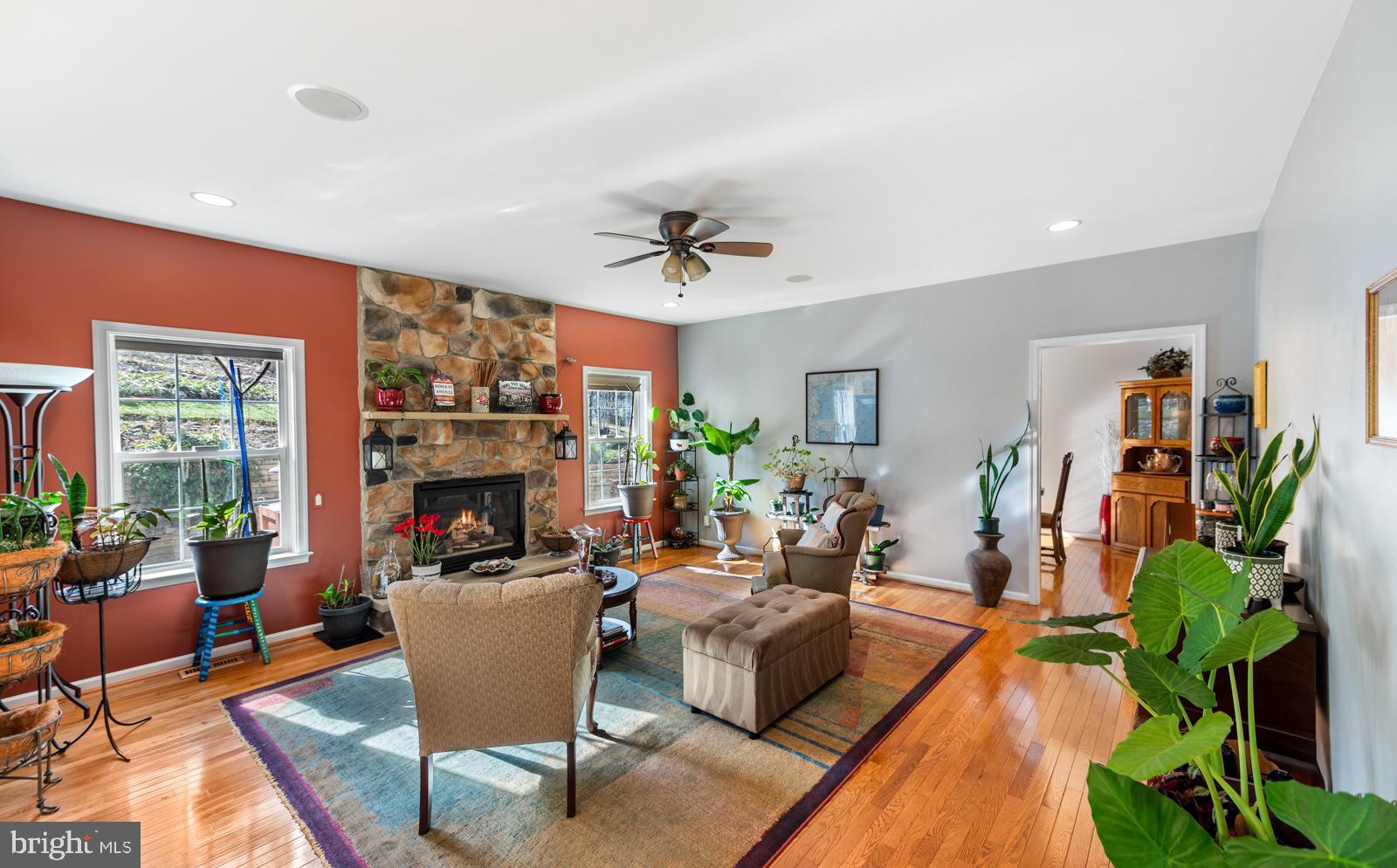 608 Upper Weadley Road Wayne, PA 19087 - Photo 13 of 53 Warm and cozy living room