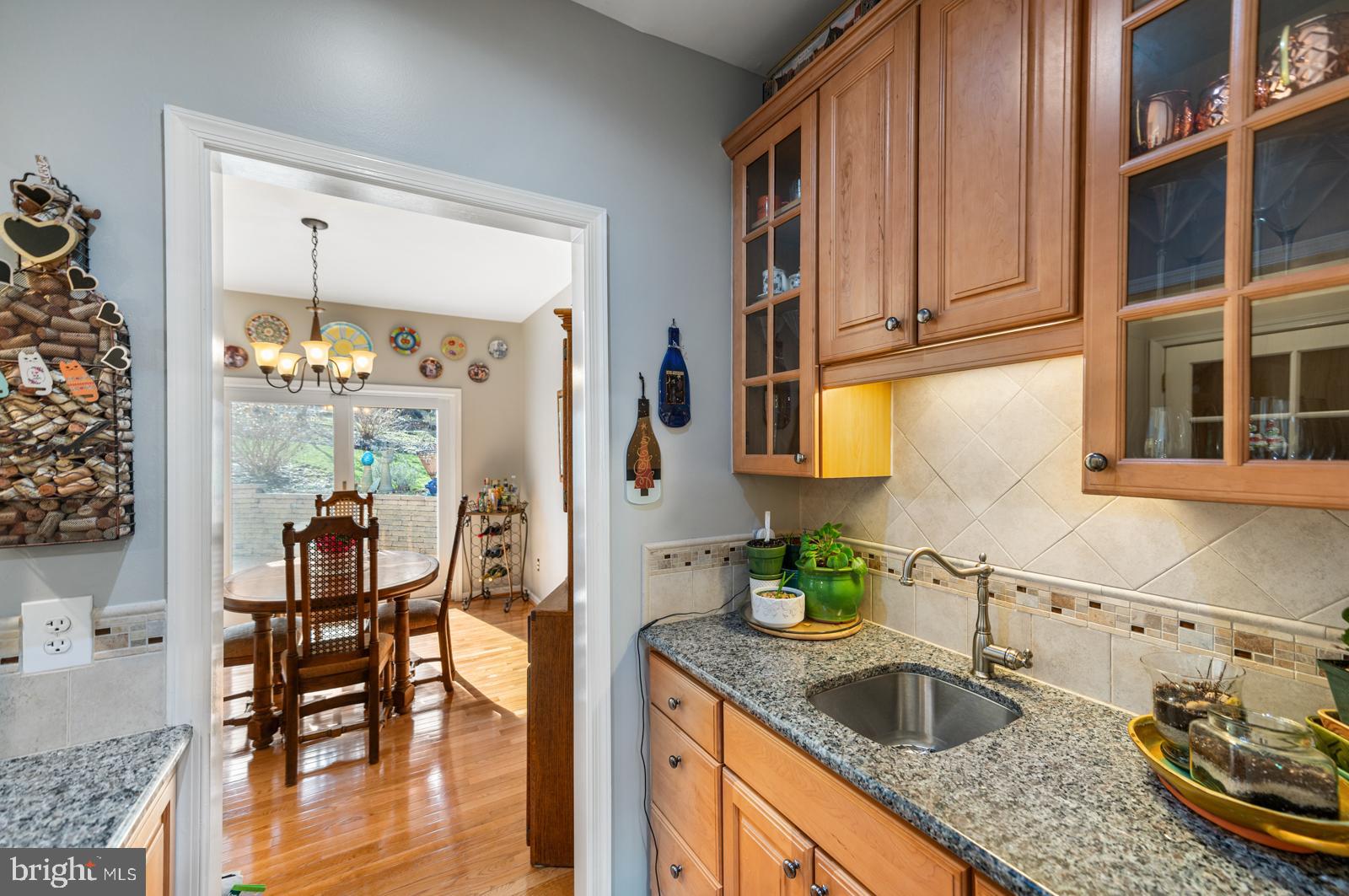 608 Upper Weadley Road Wayne, PA 19087 - Photo 17 of 53 Wet Bar butler pantry