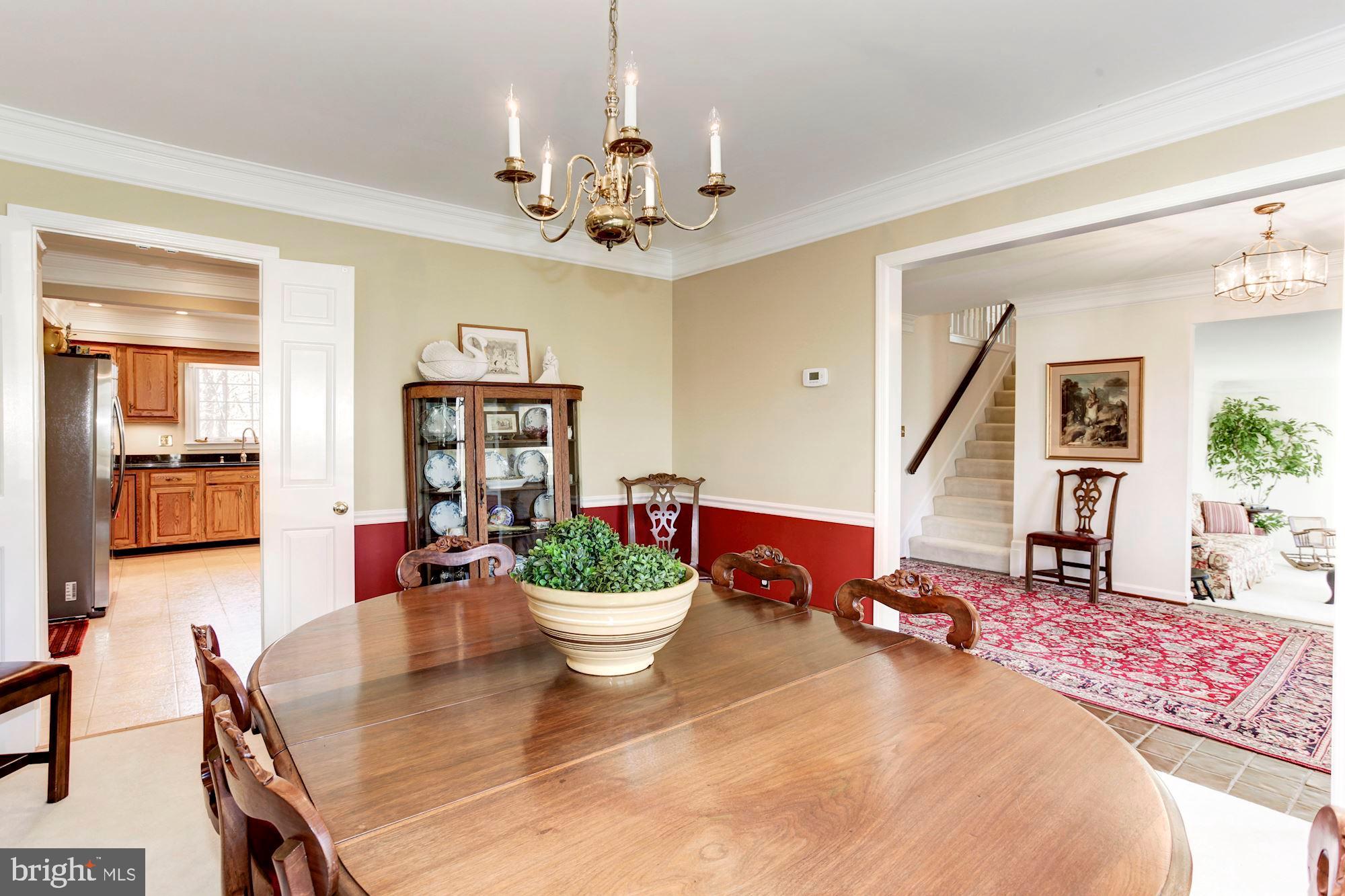 11805 Antietam Road Woodbridge, VA 22192 - Photo 15 of 54 Room for an 8 foot table