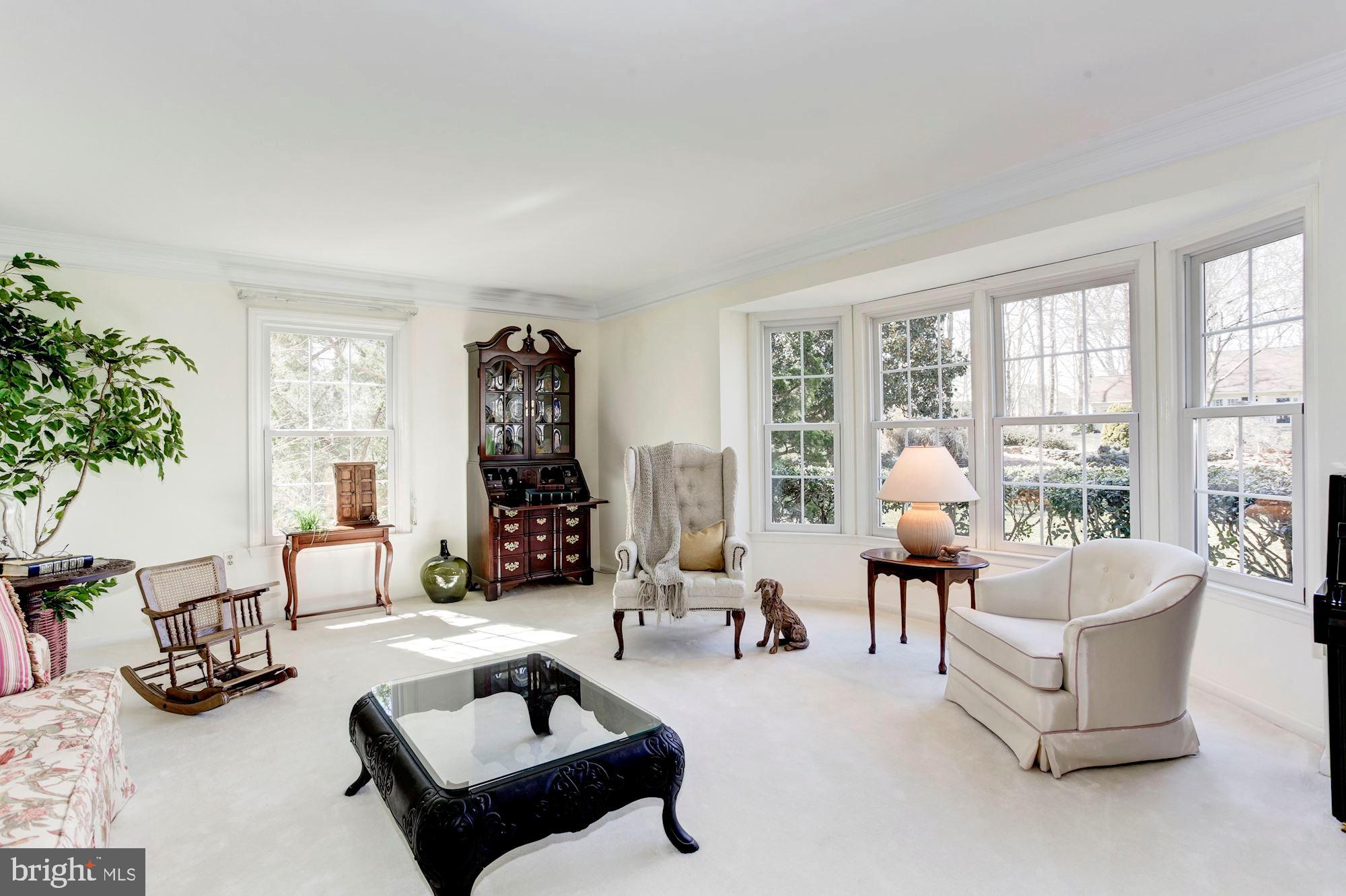 11805 Antietam Road Woodbridge, VA 22192 - Photo 18 of 54 Living Room