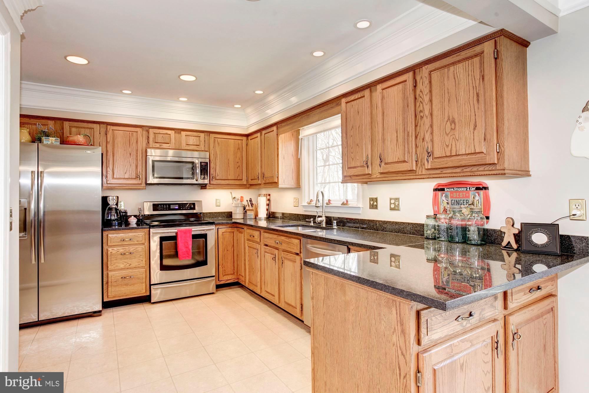 11805 Antietam Road Woodbridge, VA 22192 - Photo 20 of 54 Gourmet Kitchen
