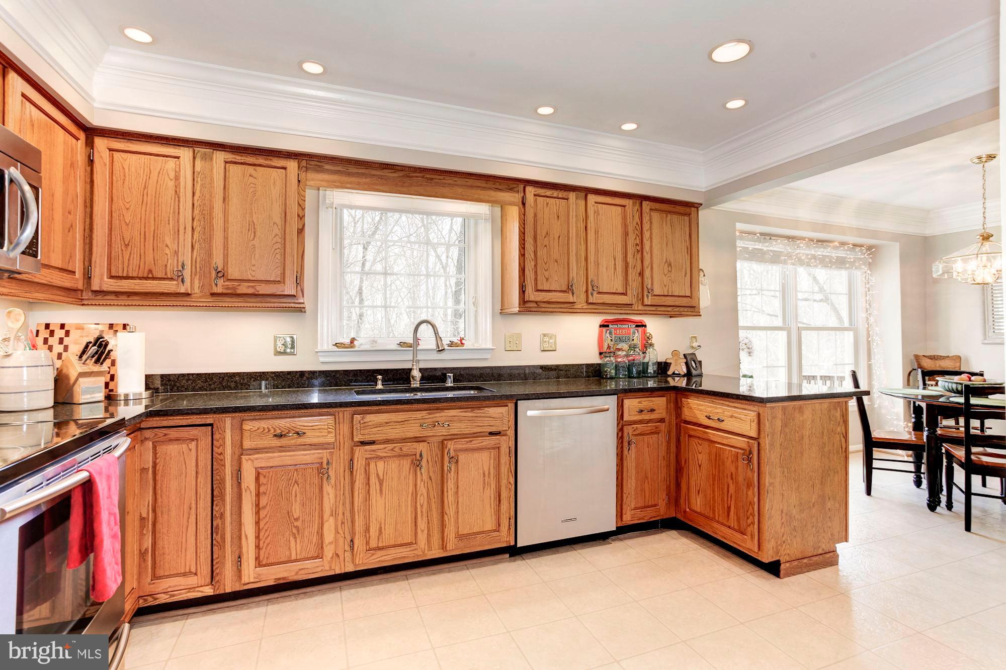 11805 Antietam Road Woodbridge, VA 22192 - Photo 21 of 54 Gourmet Kitchen