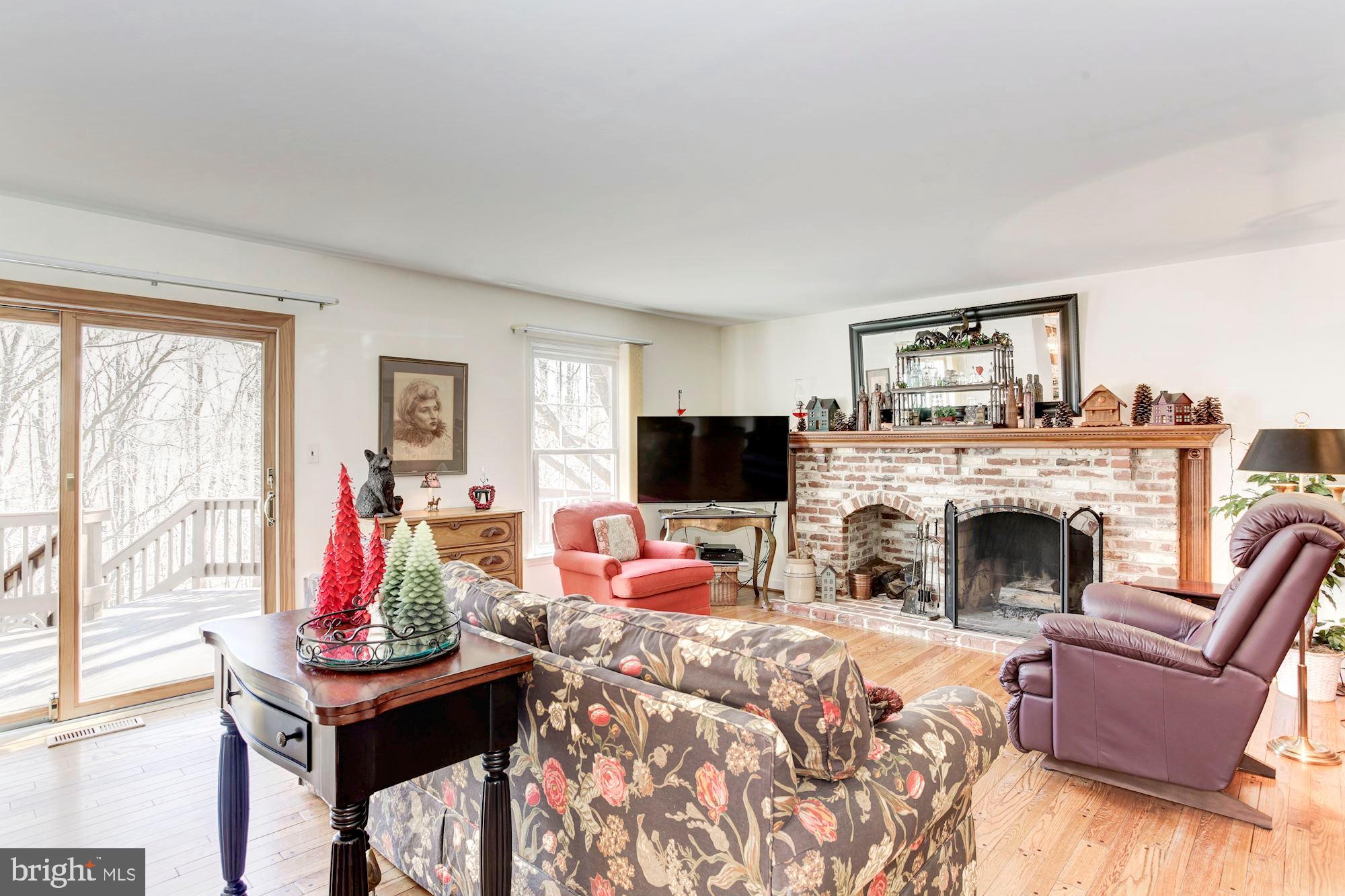 11805 Antietam Road Woodbridge, VA 22192 - Photo 26 of 54 Formal family room with water views!