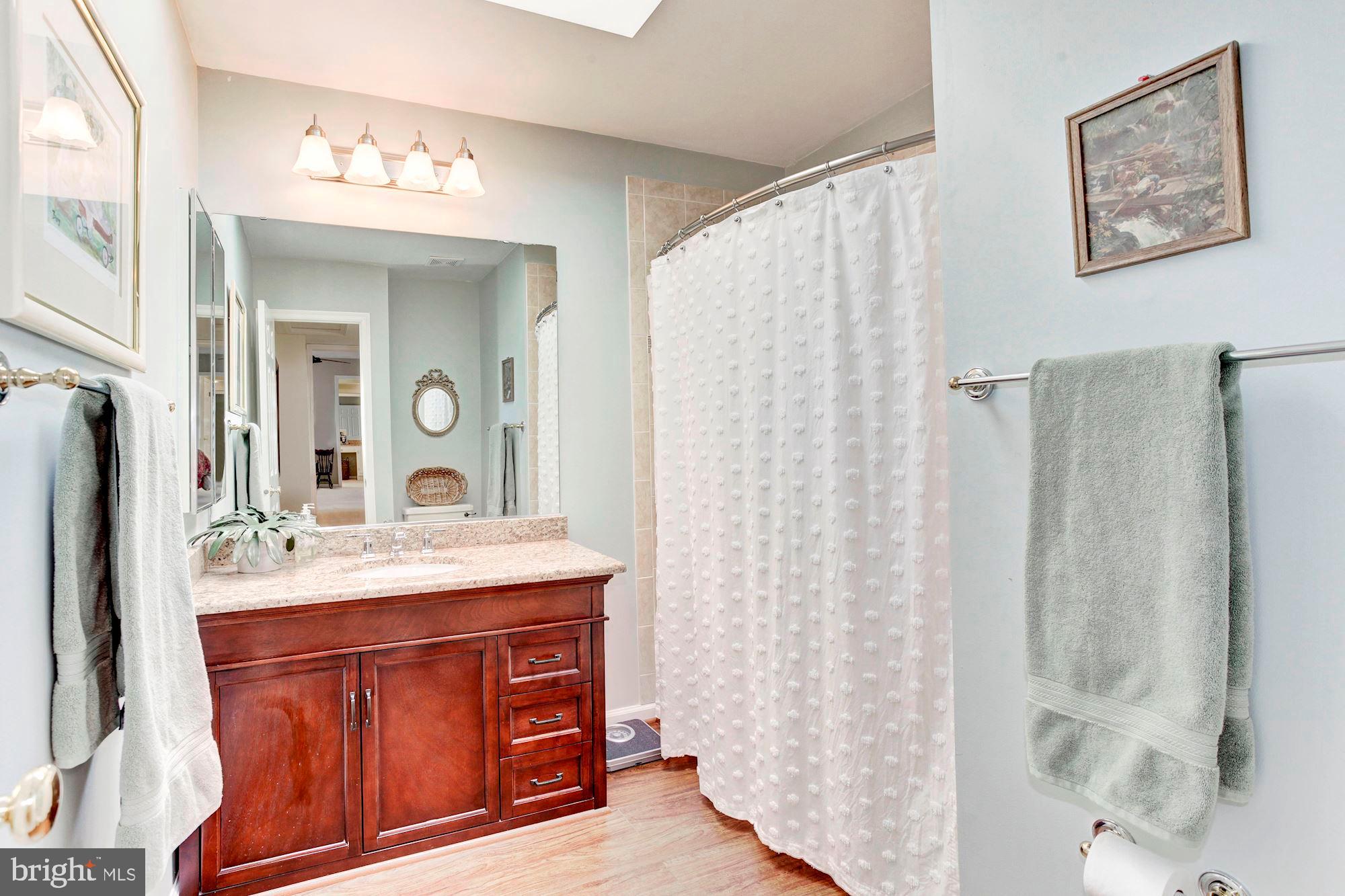 11805 Antietam Road Woodbridge, VA 22192 - Photo 40 of 54 Upper level full bath
