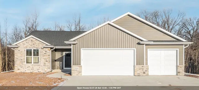 $650,000 | 2564 North Stellita Circle, De Pere, WI 54115