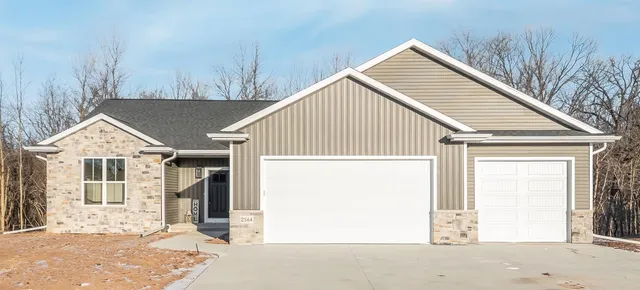 $650,000 | 2564 North Stellita Circle, De Pere, WI 54115
