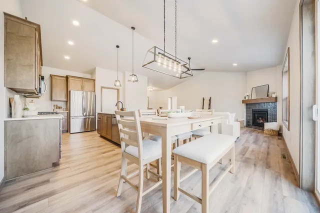 $650,000 | 2564 North Stellita Circle, De Pere, WI 54115