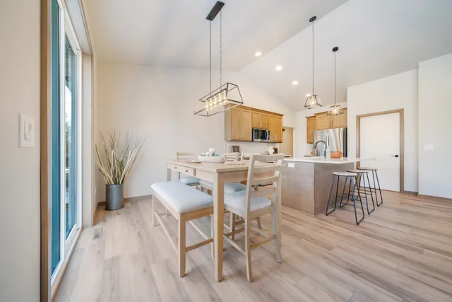 $650,000 | 2564 North Stellita Circle, De Pere, WI 54115