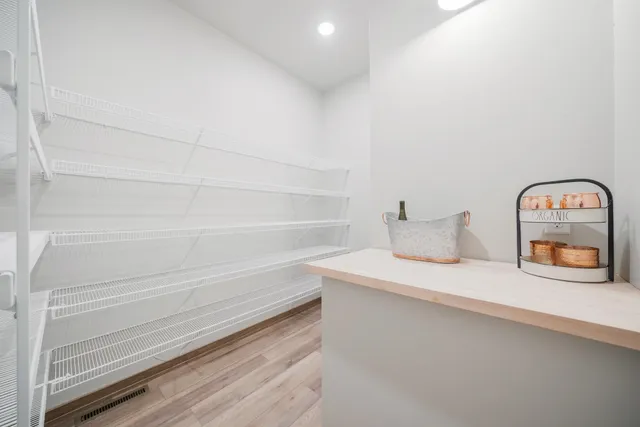 $650,000 | 2564 North Stellita Circle, De Pere, WI 54115