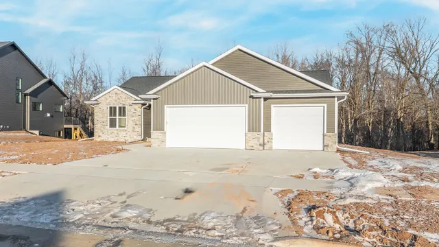 $650,000 | 2564 North Stellita Circle, De Pere, WI 54115
