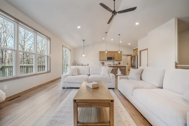 $650,000 | 2564 North Stellita Circle, De Pere, WI 54115