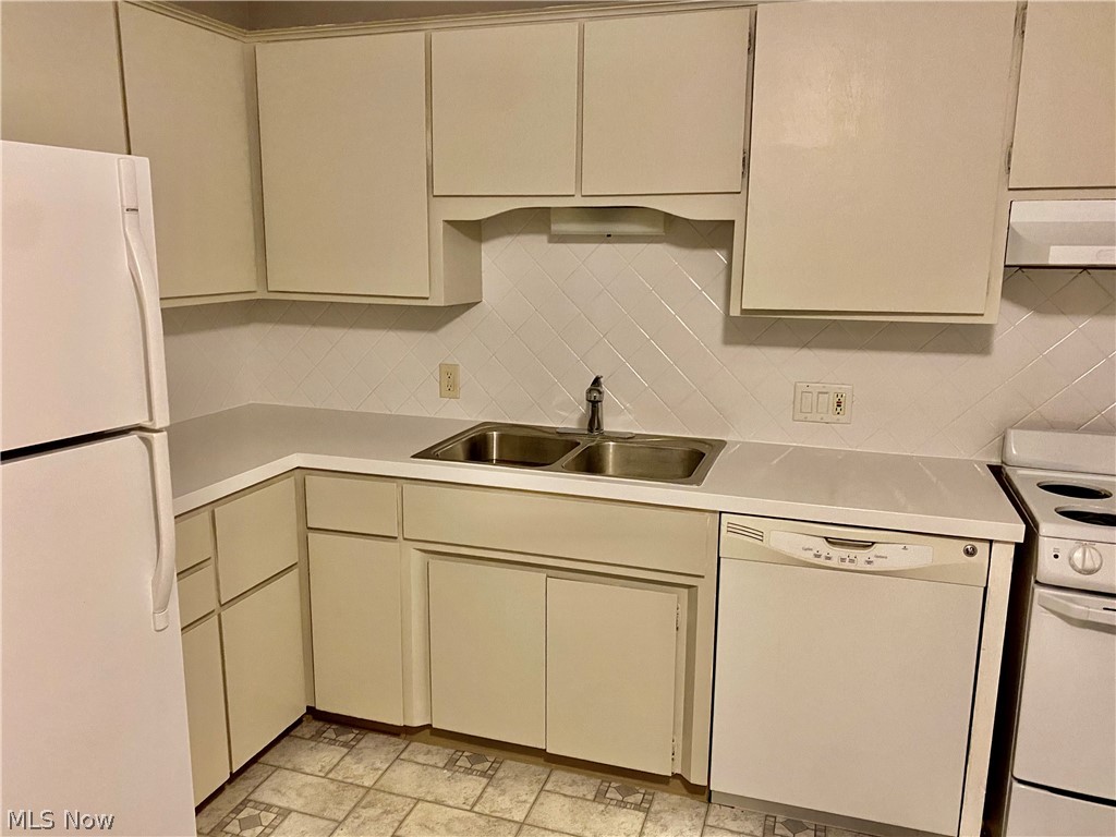 3047-3051 Derling Road Akron, OH 44319 - Photo 32 of 32 3047-kitchen