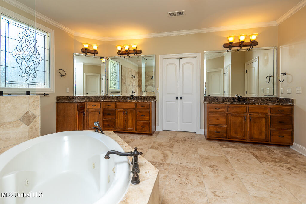 20 Surrey Loop Byhalia, MS 38611 - Photo 23 of 34 Primary Bath