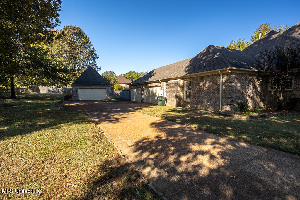 20 Surrey Loop Byhalia, MS 38611 - Photo 35 of 36 Driveway