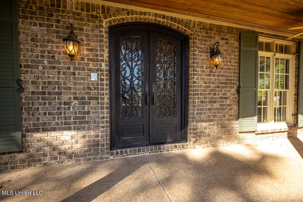 20 Surrey Loop Byhalia, MS 38611 - Photo 7 of 34 Front Porch with double doors