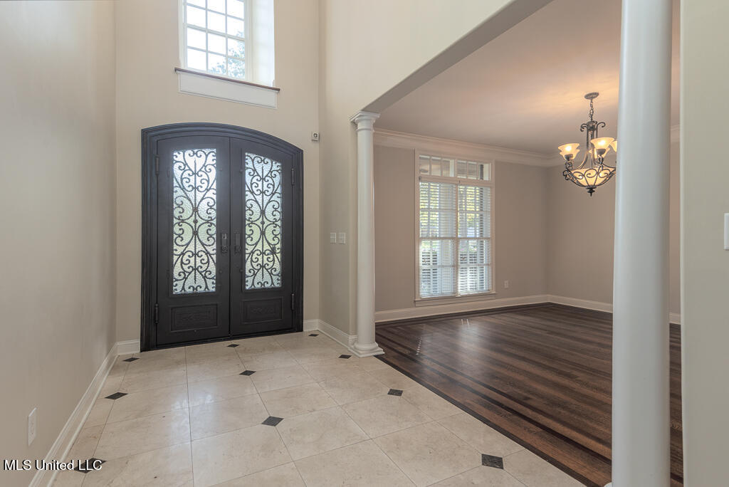 20 Surrey Loop Byhalia, MS 38611 - Photo 8 of 34 Entry Foyer