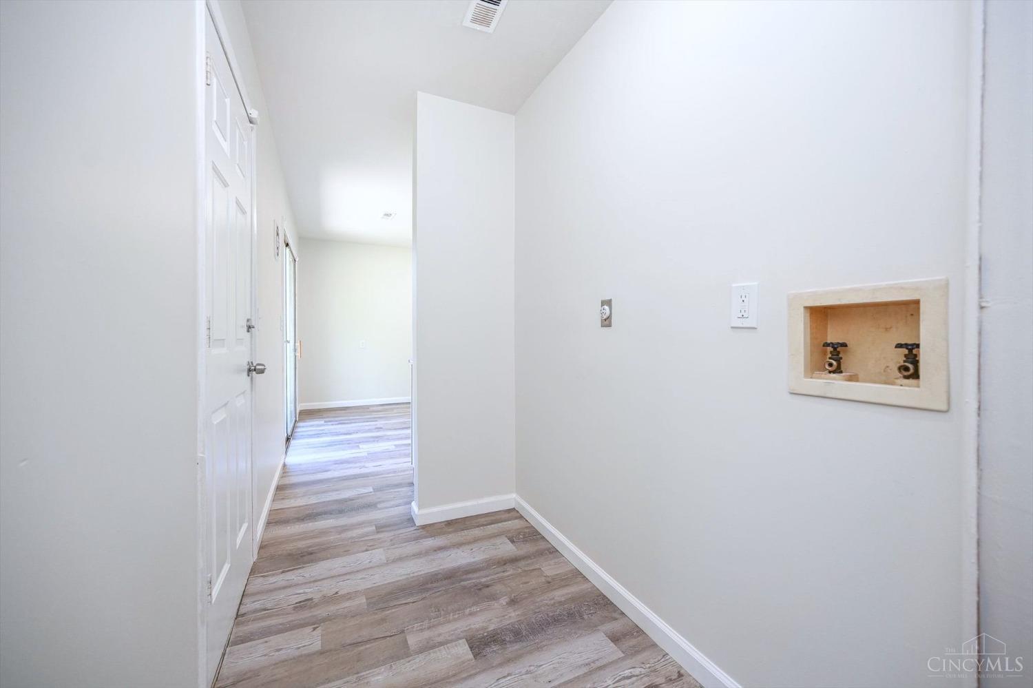 1346 Randomhill Road Cincinnati, OH 45231 - Photo 11 of 27 Gallery Image 11