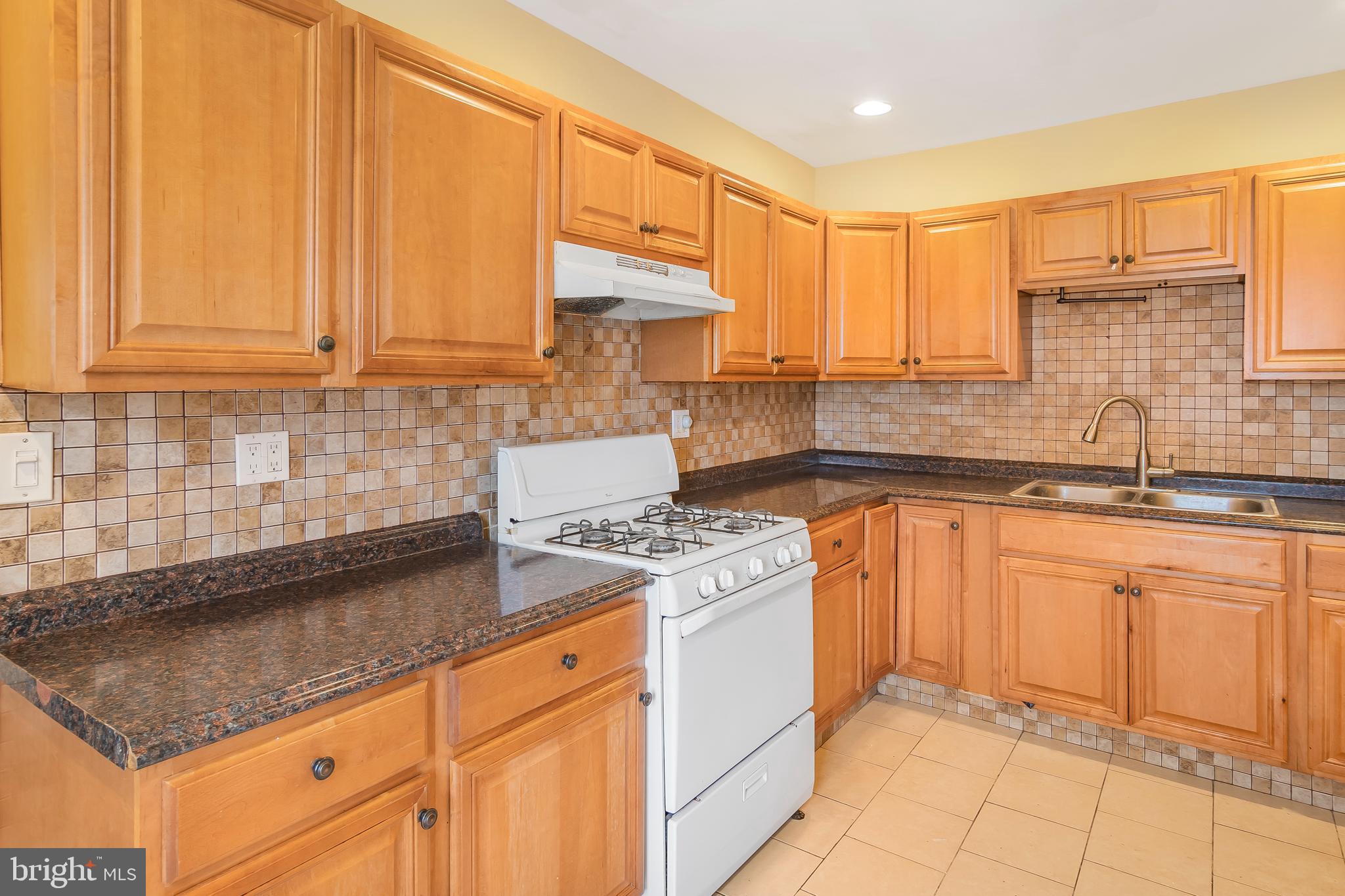 41 Stout Avenue Ewing, NJ 08638 - Photo 7 of 17