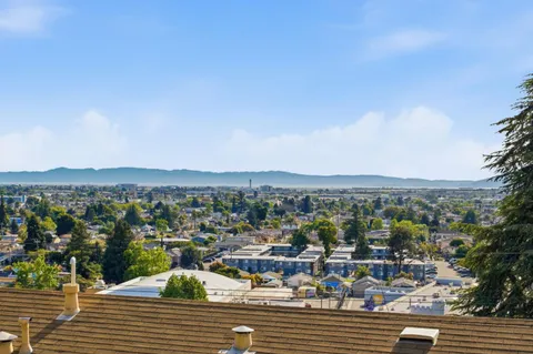 $678,000 | 8622 Thermal Street, Oakland, CA 94605