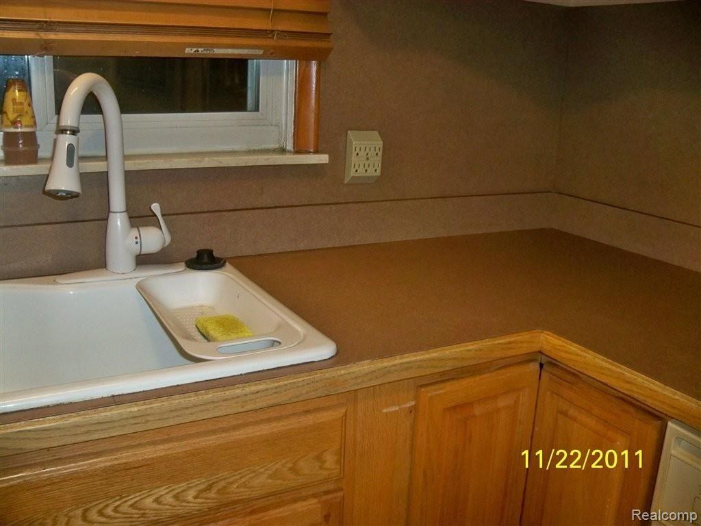 9159 Hemingway Street Redford, MI 48239 - Photo 3 of 13 nov 2011 347.JPG