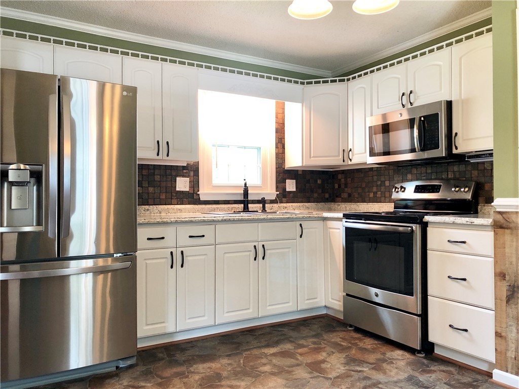1515 Old Seneca Road Central, SC 29630 - Photo 13 of 45 Updated Stainless Steel Appliances