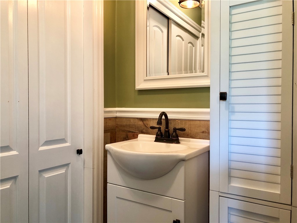 1515 Old Seneca Road Central, SC 29630 - Photo 17 of 45 Half Bath in Master Suite
