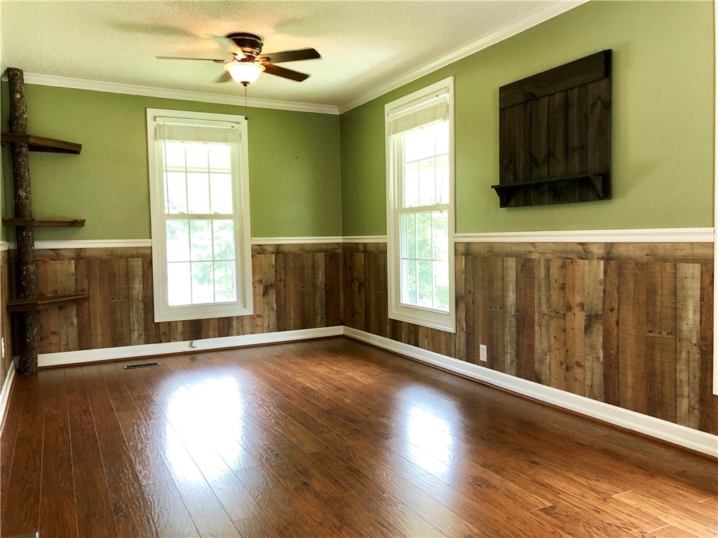 1515 Old Seneca Road Central, SC 29630 - Photo 21 of 45 Extra Large Den/Rec Room/Third Bedroom