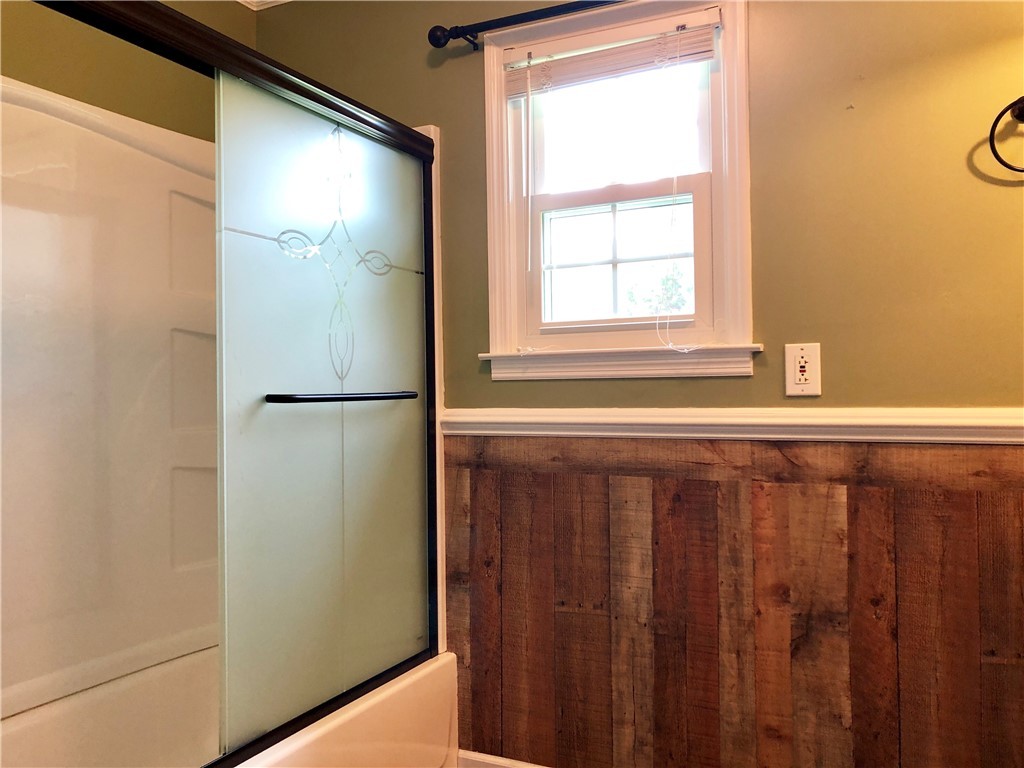1515 Old Seneca Road Central, SC 29630 - Photo 27 of 45 Guest Bathroom