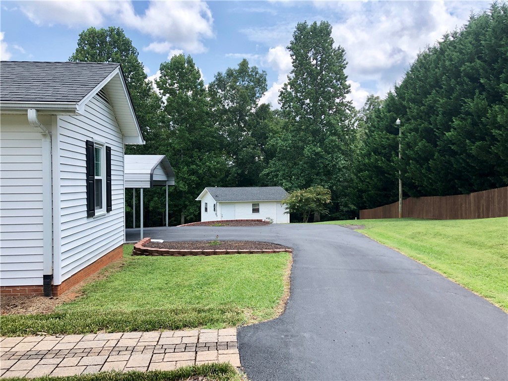 1515 Old Seneca Road Central, SC 29630 - Photo 4 of 45