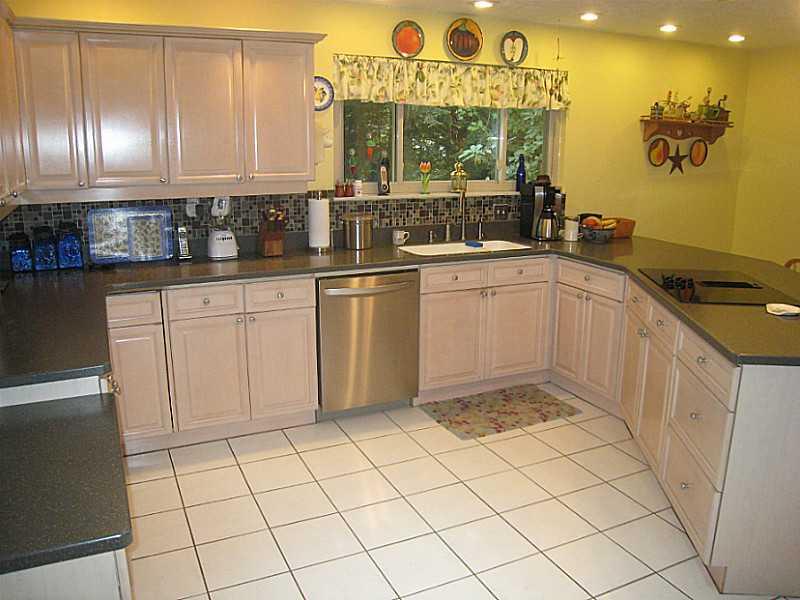 300 Brookside Road Baden, PA 15005 - Photo 19 of 25 Kitchen.