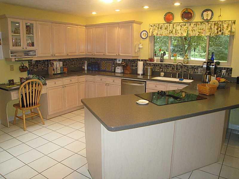 300 Brookside Road Baden, PA 15005 - Photo 4 of 25 Kitchen.