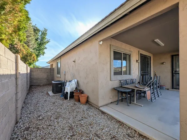 $1,898 | 5770 West Golden Lane, Glendale, AZ 85302