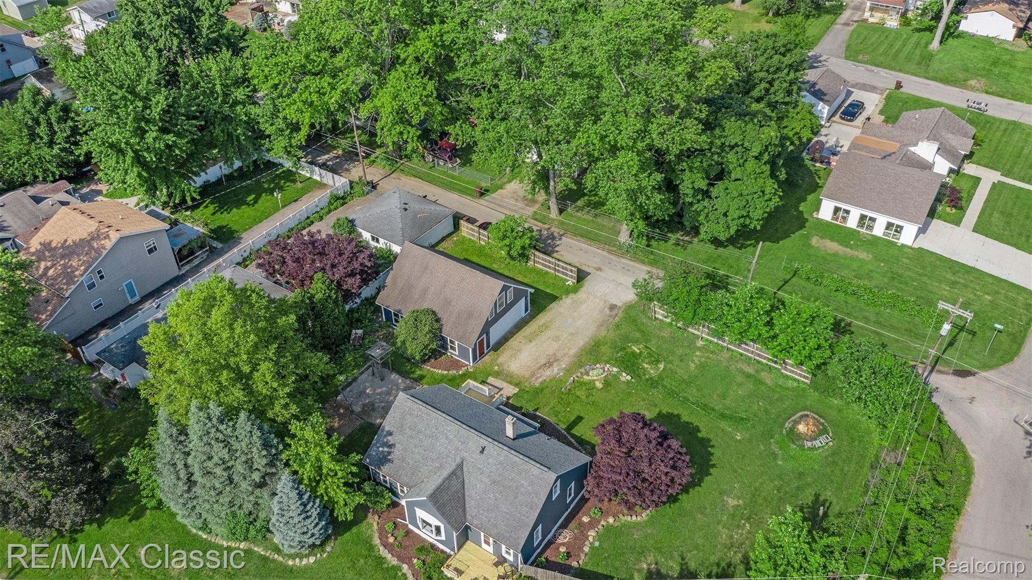 1820 Union Lake Road Commerce Township, MI 48382 - Photo 2 of 47 Overview of home and detached 3 car garage