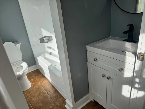 $2,100 | 87 Maple Avenue, Unit 2, West Warwick, RI 02893