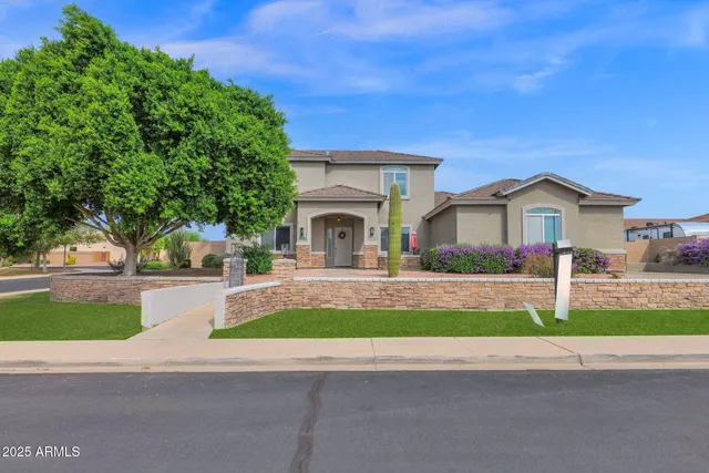 a front view of house with garage and yard