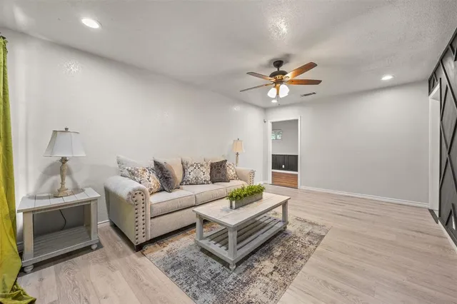 $2,000 | 2410 Linda Drive, Ennis, TX 75119