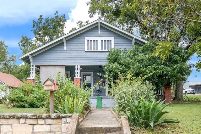 $274,999 | 402 Erath Street, Meridian, TX 76665