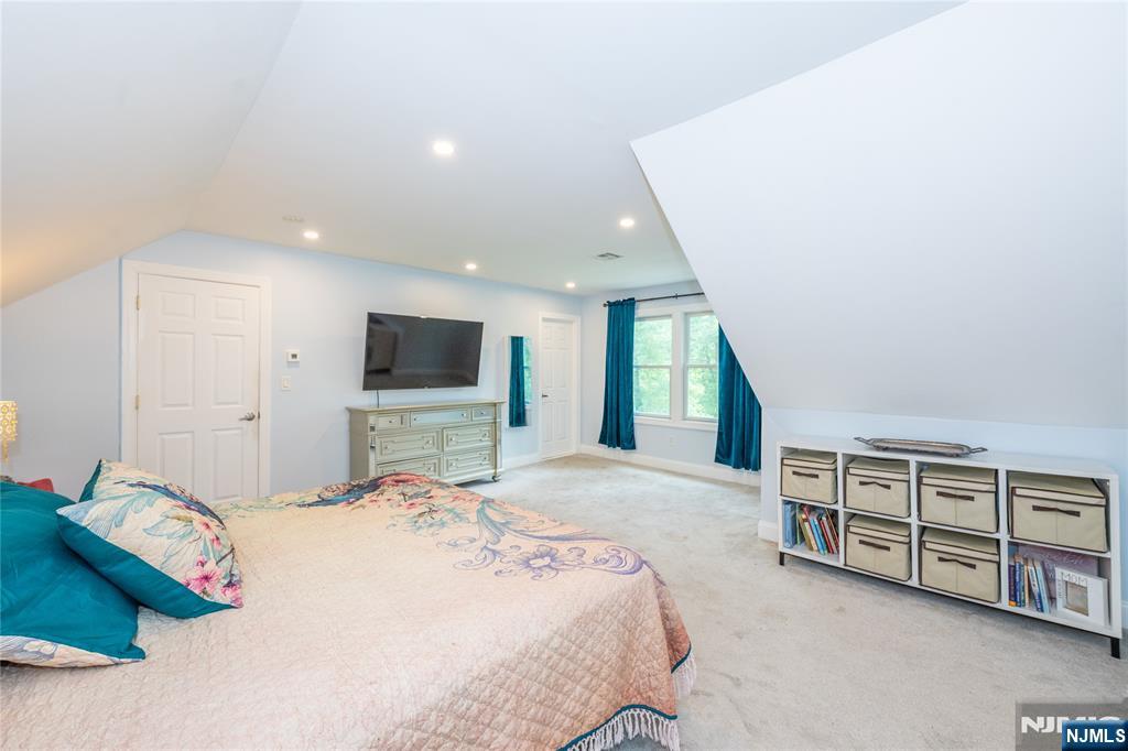 375 Queens Court Ridgewood, NJ 07450 - Photo 34 of 50