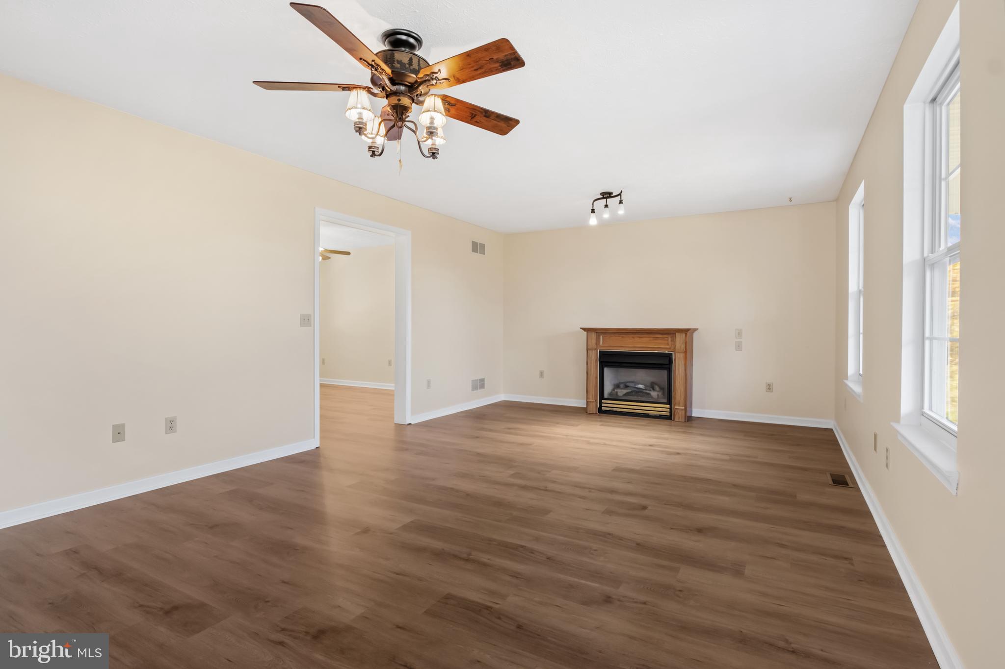 351 Poplar Road Dillsburg, PA 17019 - Photo 6 of 71 FAMILY ROOM