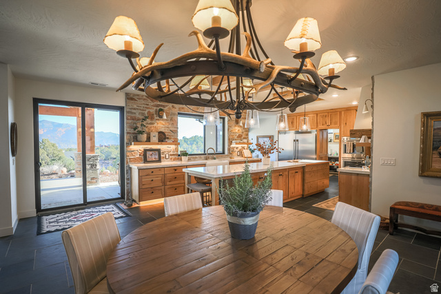 6688 Bareback Road Cedar City, UT 84720 - Photo 16 of 58 Dining space