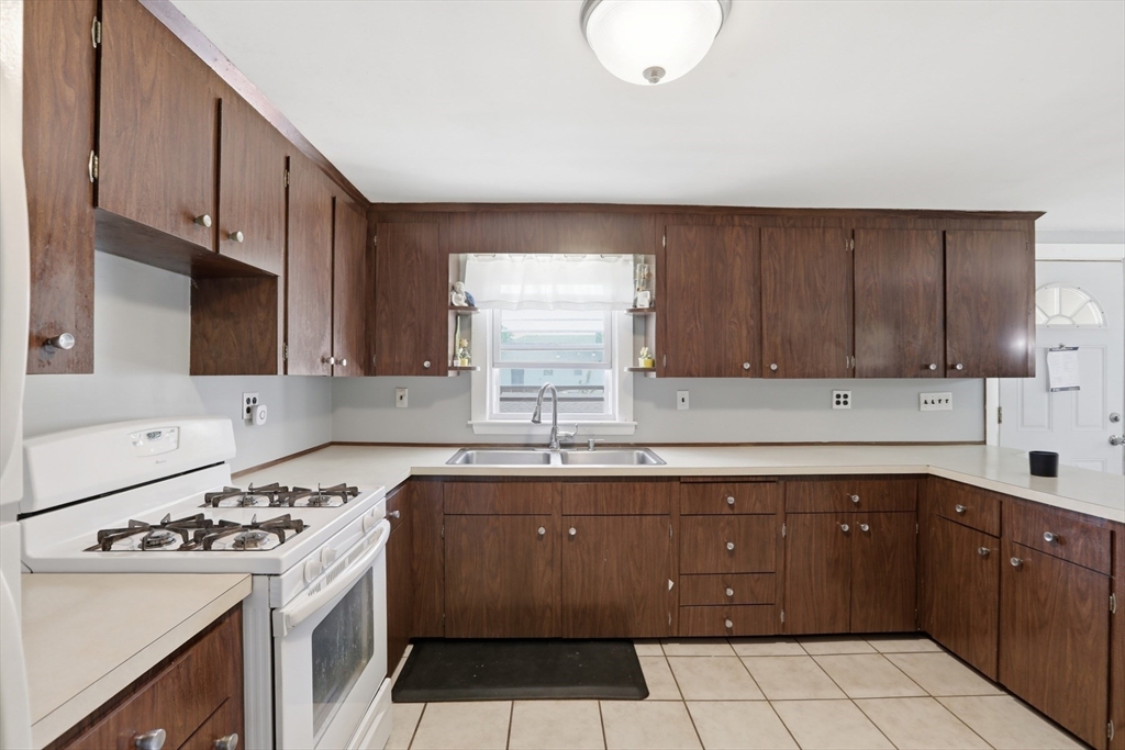 53 Gates Road Saugus, MA 01906 - Photo 19 of 42